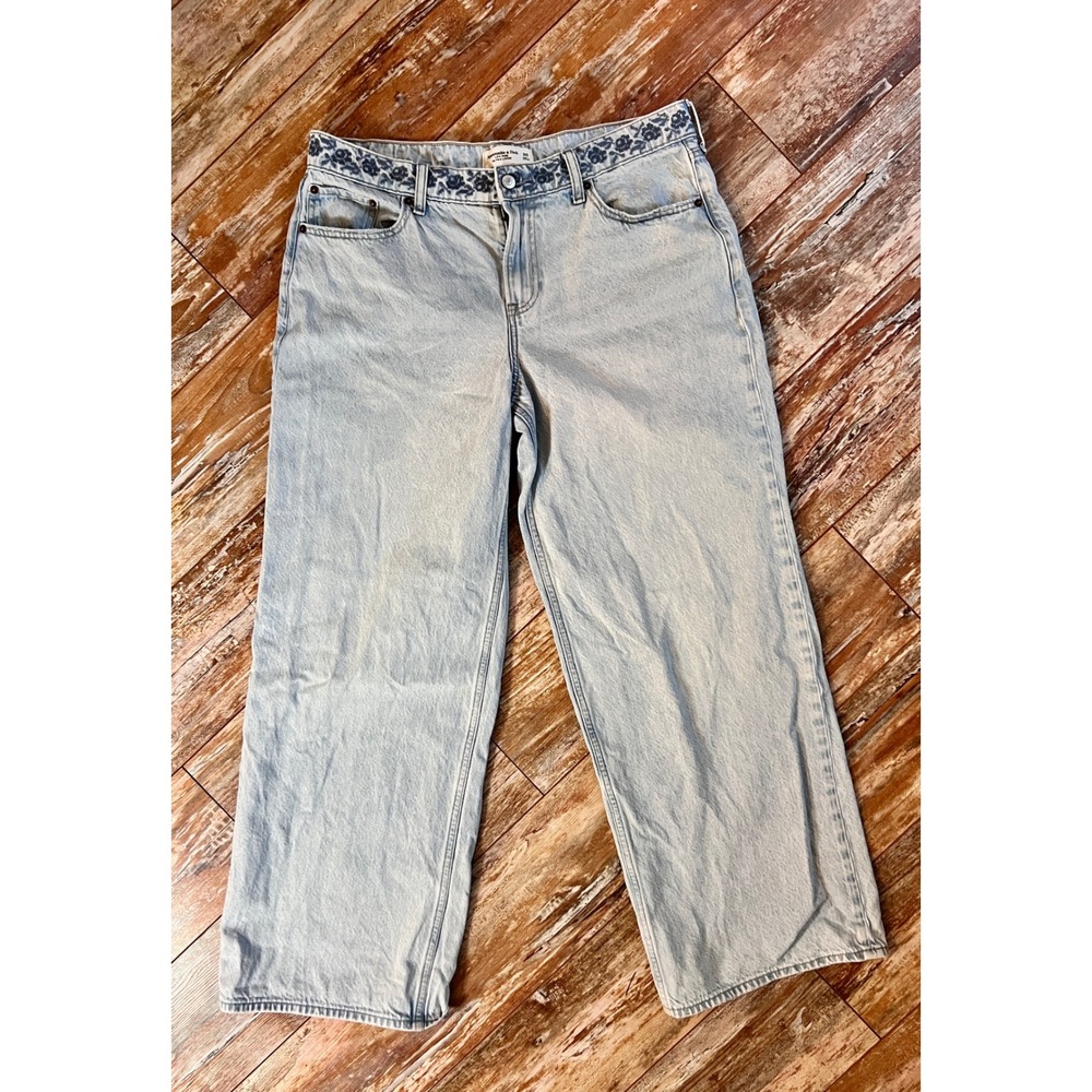 Abercrombie & Fitch Low‎ Rise Ultra Loose Floral Embroidered Jeans Light Wash 30